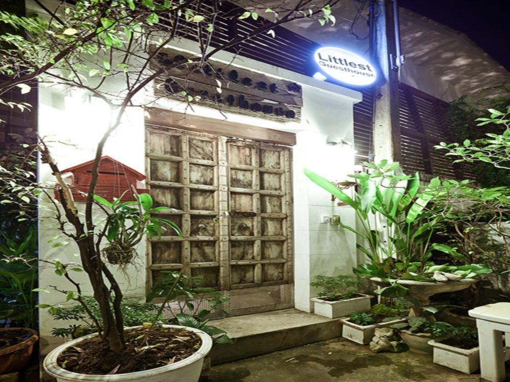 Littlest Guesthouse Bangkok Exterior photo